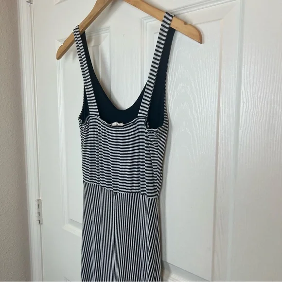 Black and White Striped Maxi Dress - Picture 14 of 16